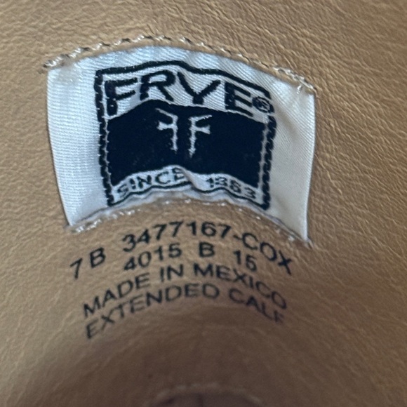 Frye Melissa Button 2 Boot women’s size 7B- excellent used condition - Picture 7 of 8